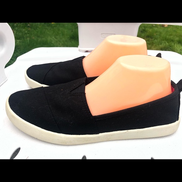 report shoes slip on